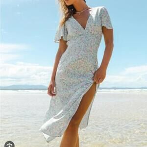 Billabong Floral Midi Dress with V-Neck and‎ Flutter Sleeves Large